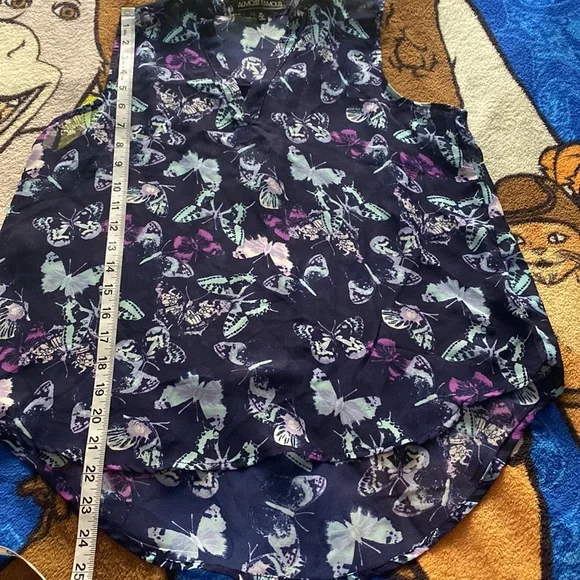 Almost famous butterfly top - Picture 4 of 7